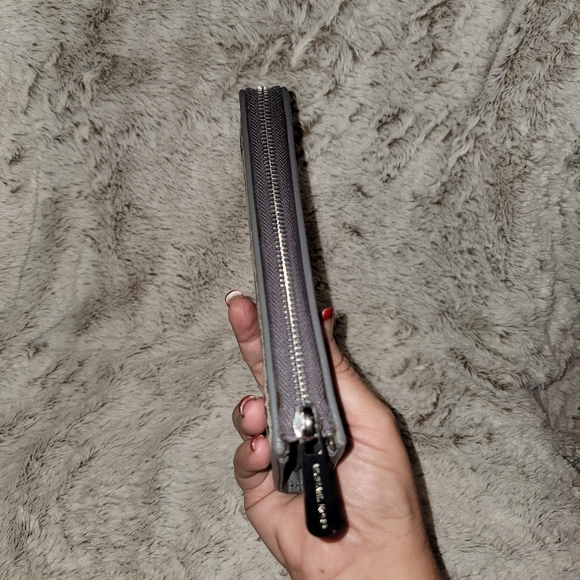 Michael Kors gray bag and matching wallet. - Picture 15 of 16